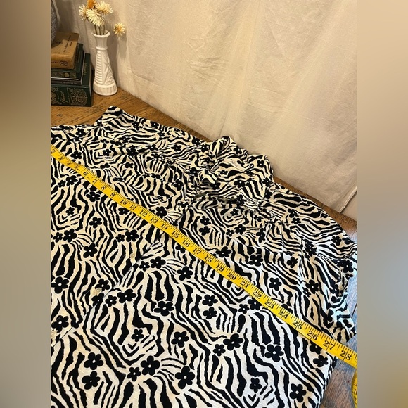 C BY ONE – Zebra & Floral Print Blouse – Approx. Size 2X - Picture 5 of 8